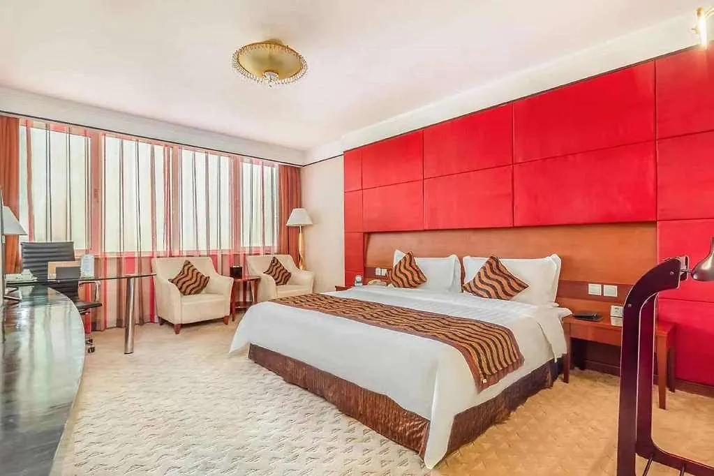 Days Hotel & Suites Jiaozuo 4*,